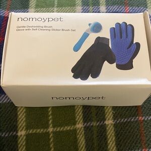 Blue Deshedding Glove and Brush Set